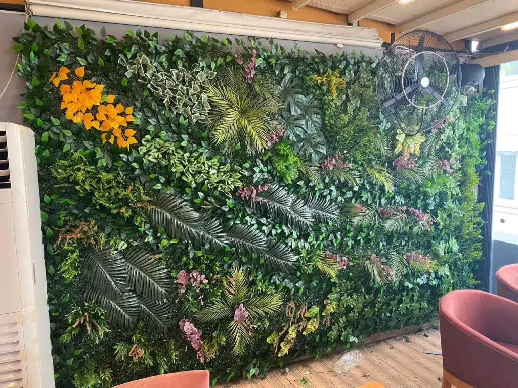 Dikey Dekor - Yapay Dikey Bahce Pukka Cafe Dikey Dekor - Yapay Dikey Bahce Pukka Cafe