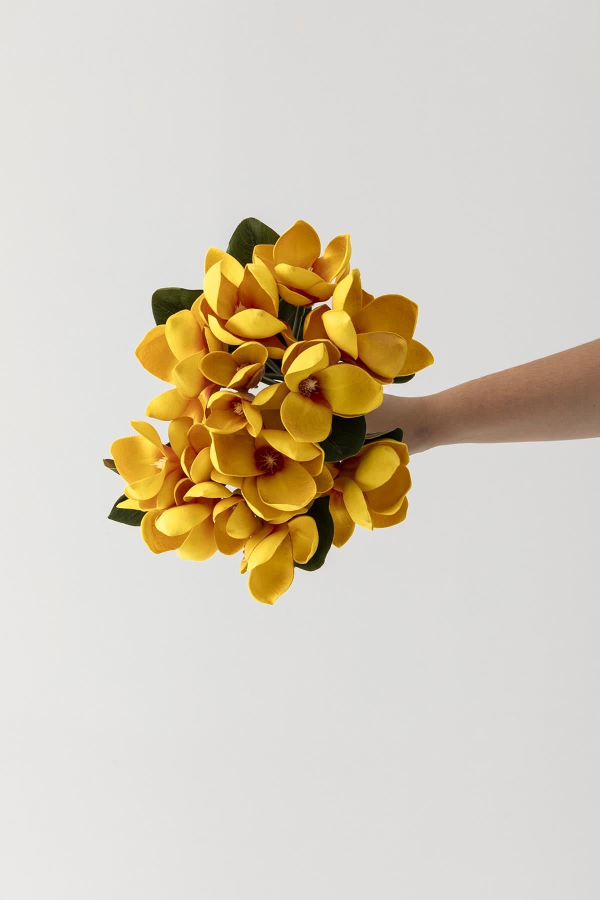 Dikey Dekor - yapay lux lateks manolya demeti 33cm sari 7 kafa 3357 Toptan Yapay Lüx Lateks Manolya Demeti 33cm Sarı 7 Kafa - Görsel 3